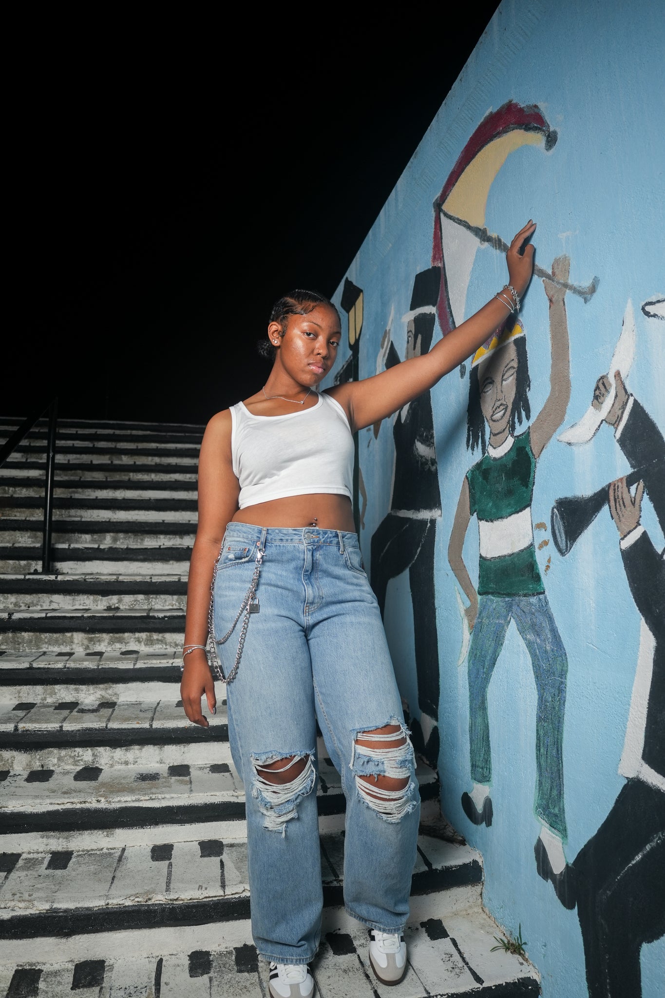 simply designed cropped tank top