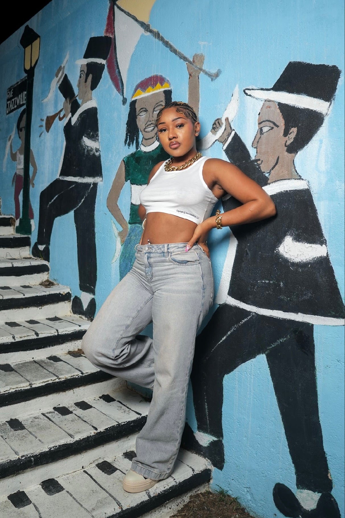 simply designed cropped tank top